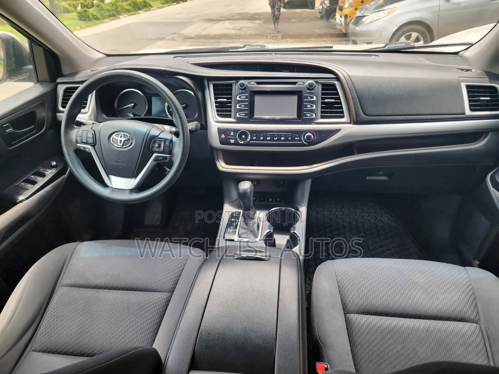 Toyota Highlander LE 4dr SUV AWD (3.5L 6cyl 6A) 2014 Gold