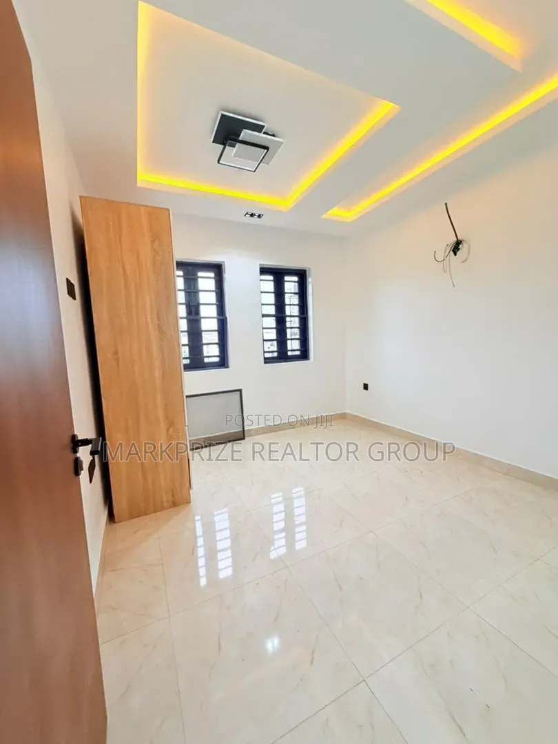 4bdrm Duplex in Surulere Lagos for sale