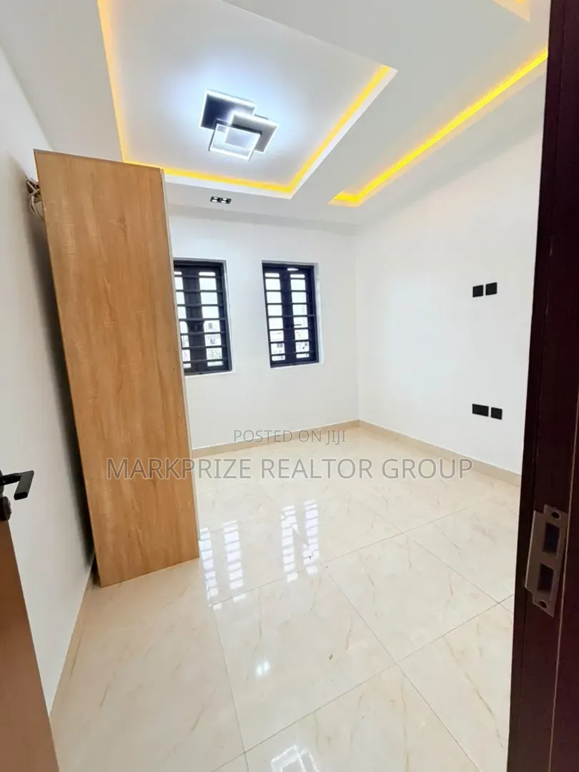 4bdrm Duplex in Surulere Lagos for sale