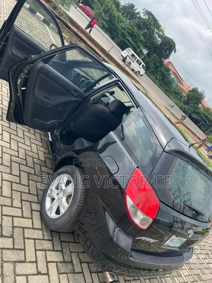 Toyota Matrix XR Hatchback AWD (1.8L 4cyl 4A) 2004 Black