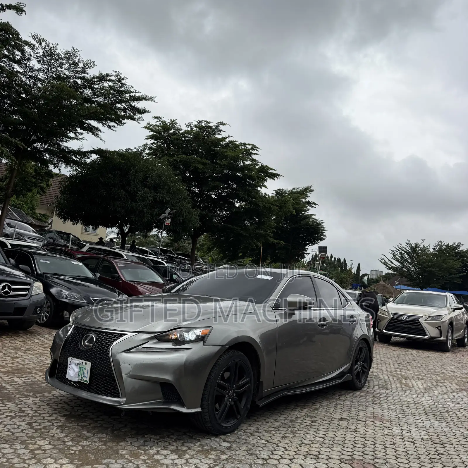 Lexus IS 2015 Gold