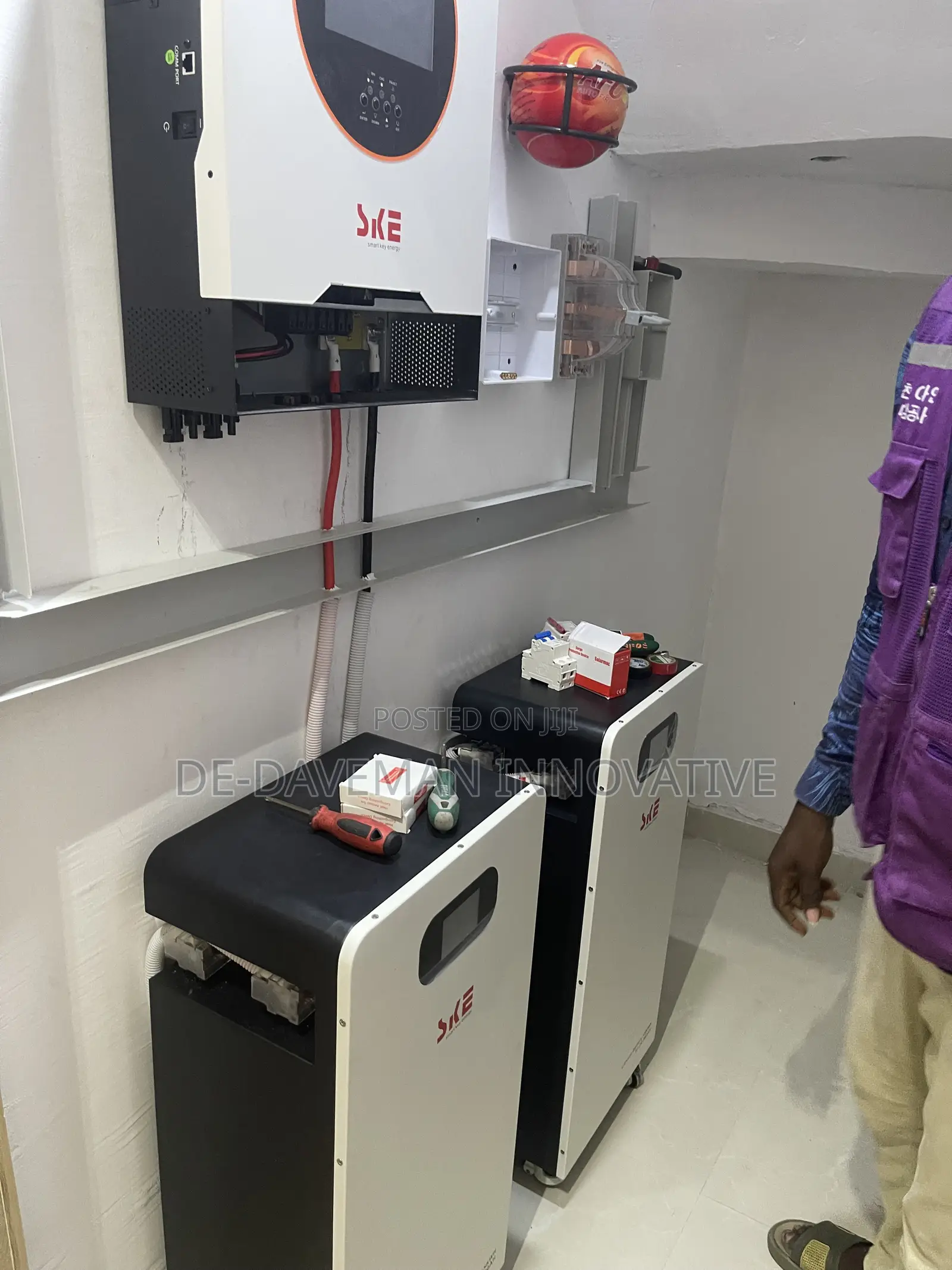 30kwh SKE Lithium Battery With 10kwh Hybrid Inverter and Solar Panel