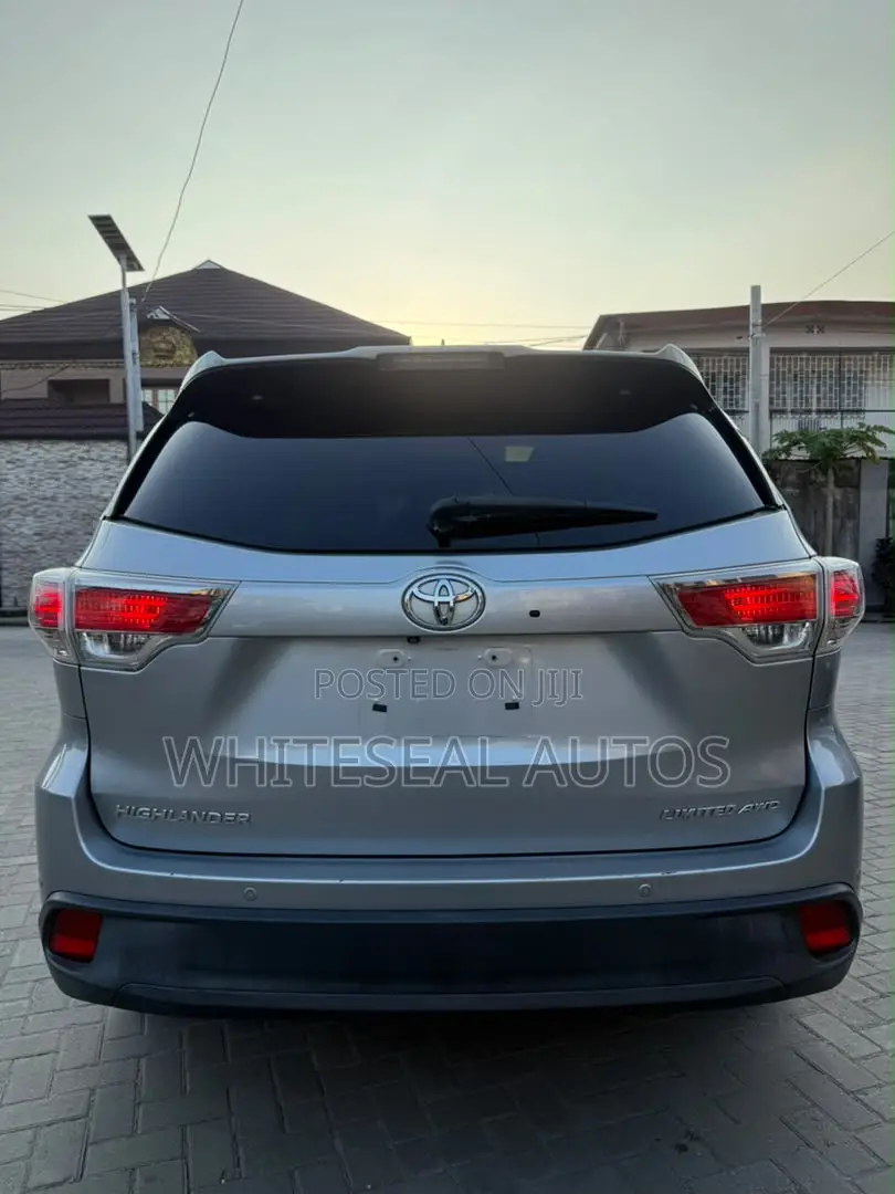 Toyota Highlander Limited Platinum 4dr SUV AWD (3.5L 6cyl 6A) 2015