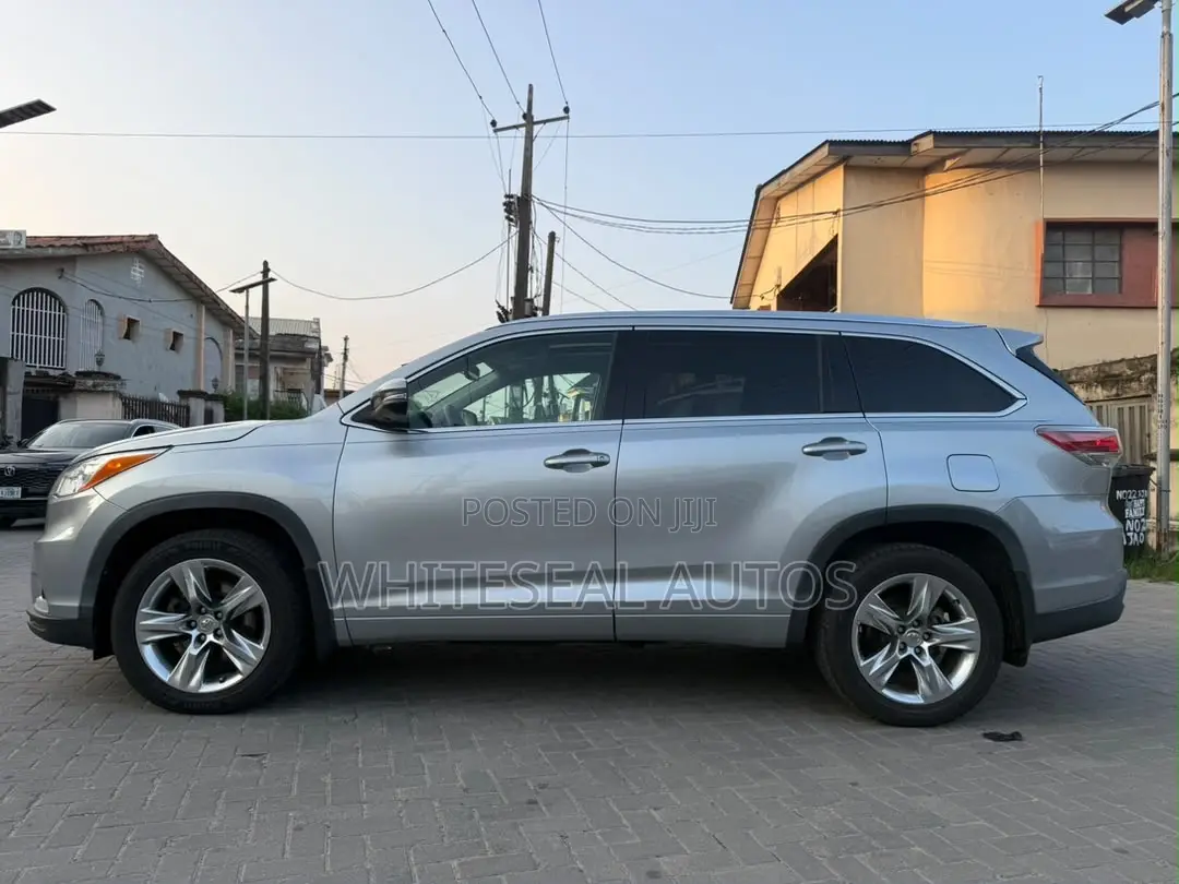 Toyota Highlander Limited Platinum 4dr SUV AWD (3.5L 6cyl 6A) 2015