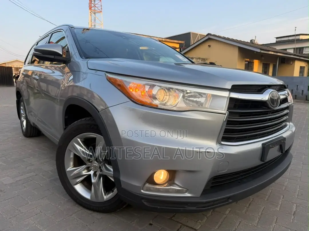 Toyota Highlander Limited Platinum 4dr SUV AWD (3.5L 6cyl 6A) 2015