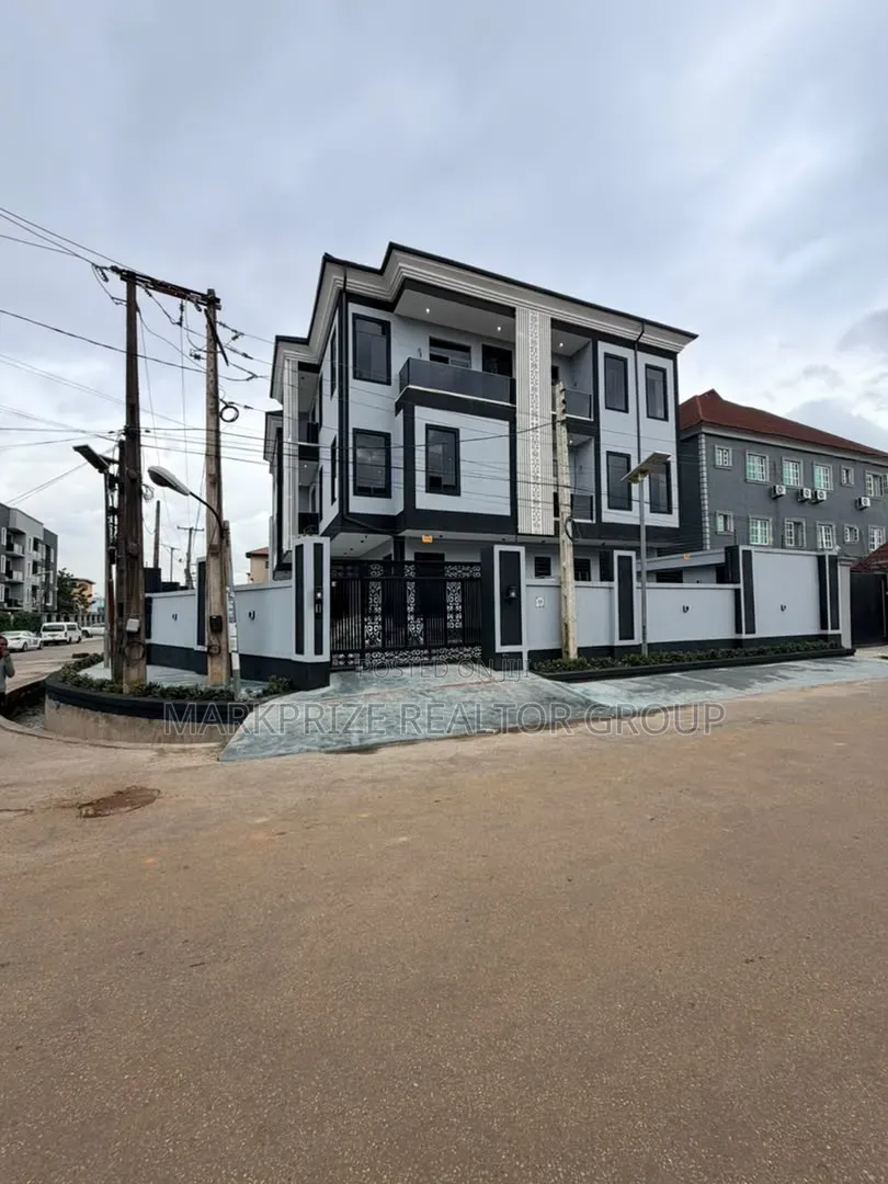 3bdrm Apartment in Opebi Ikeja Lagos for sale