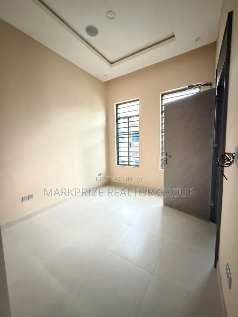 3bdrm Apartment in Opebi Ikeja Lagos for sale