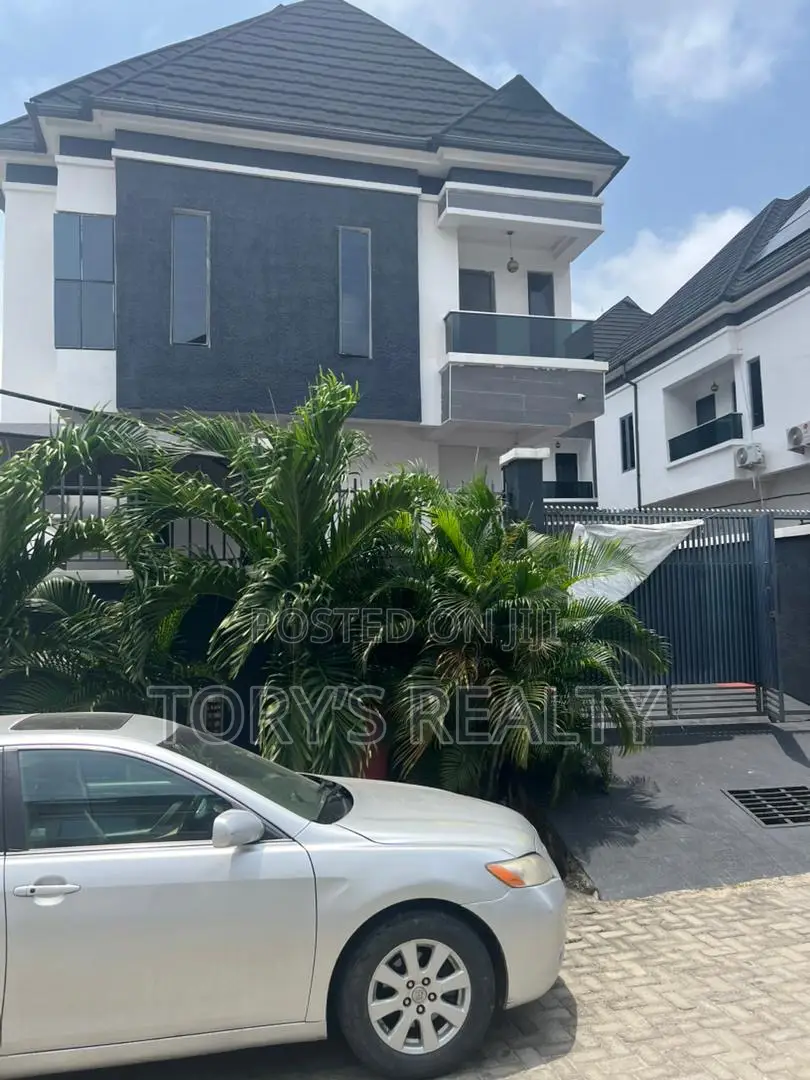 4bdrm Duplex in Chevron for sale