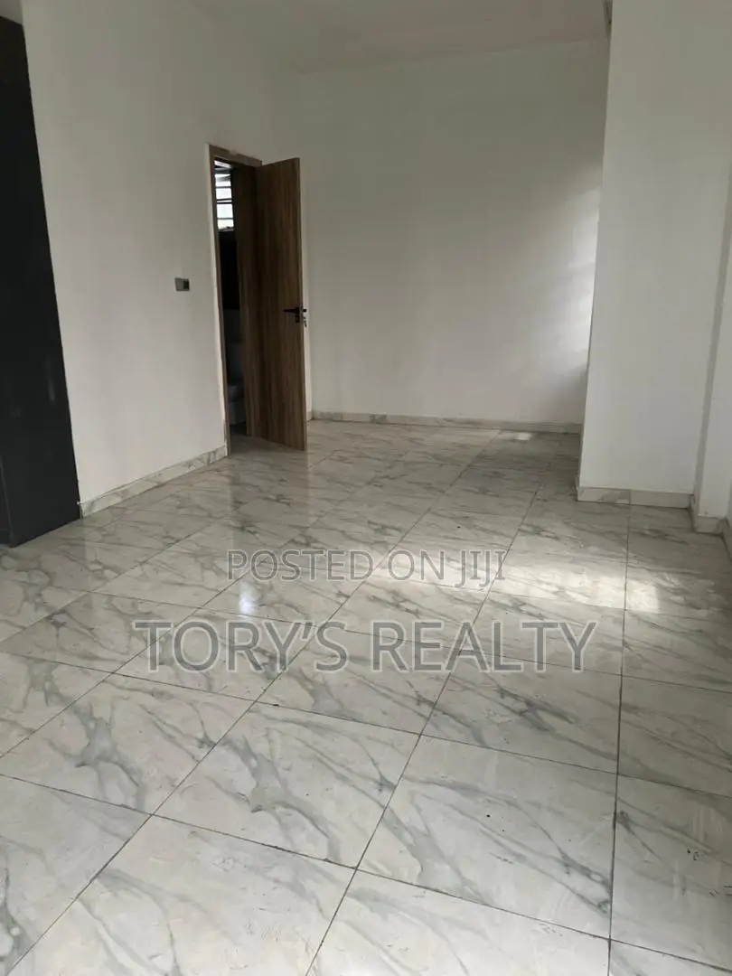 4bdrm Duplex in Chevron for sale