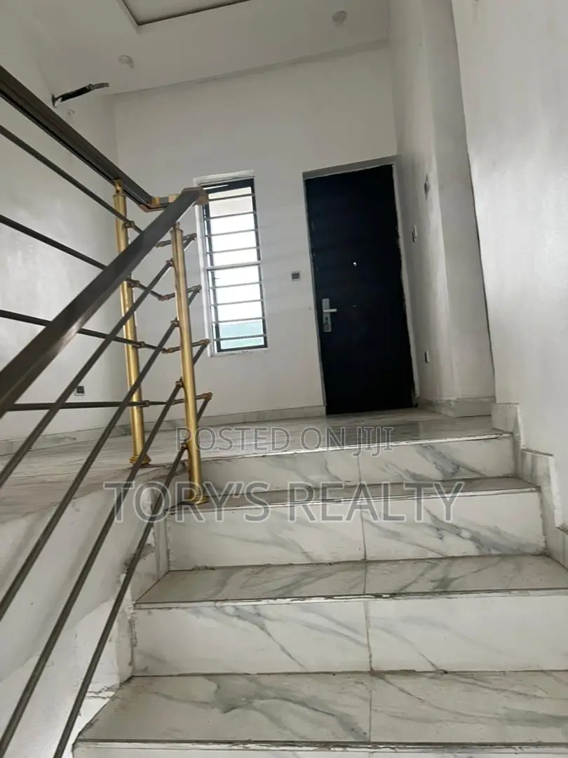 4bdrm Duplex in Chevron for sale