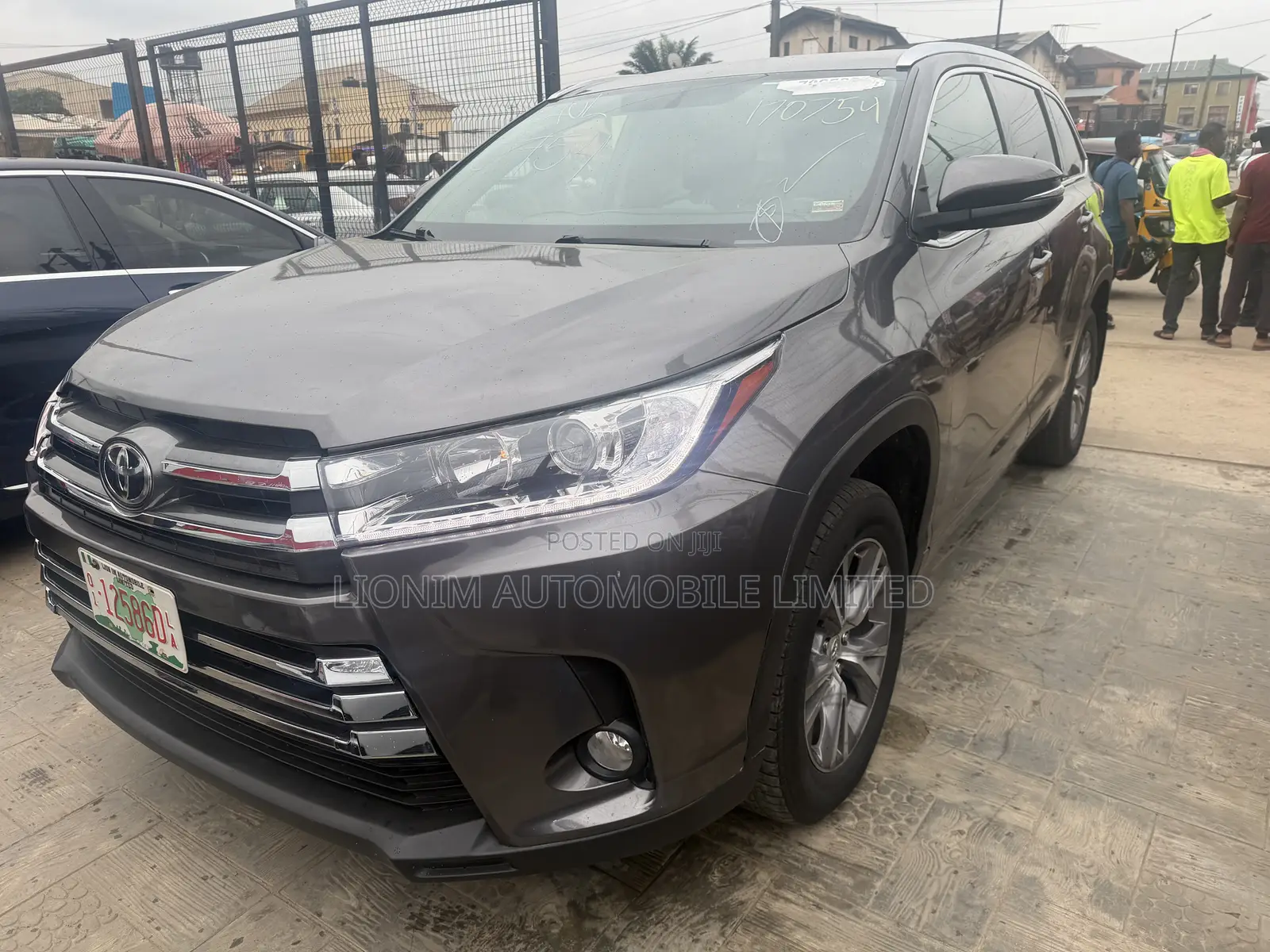 Toyota Highlander XLE 4dr SUV AWD (3.5L 6cyl 6A) 2015 Gray