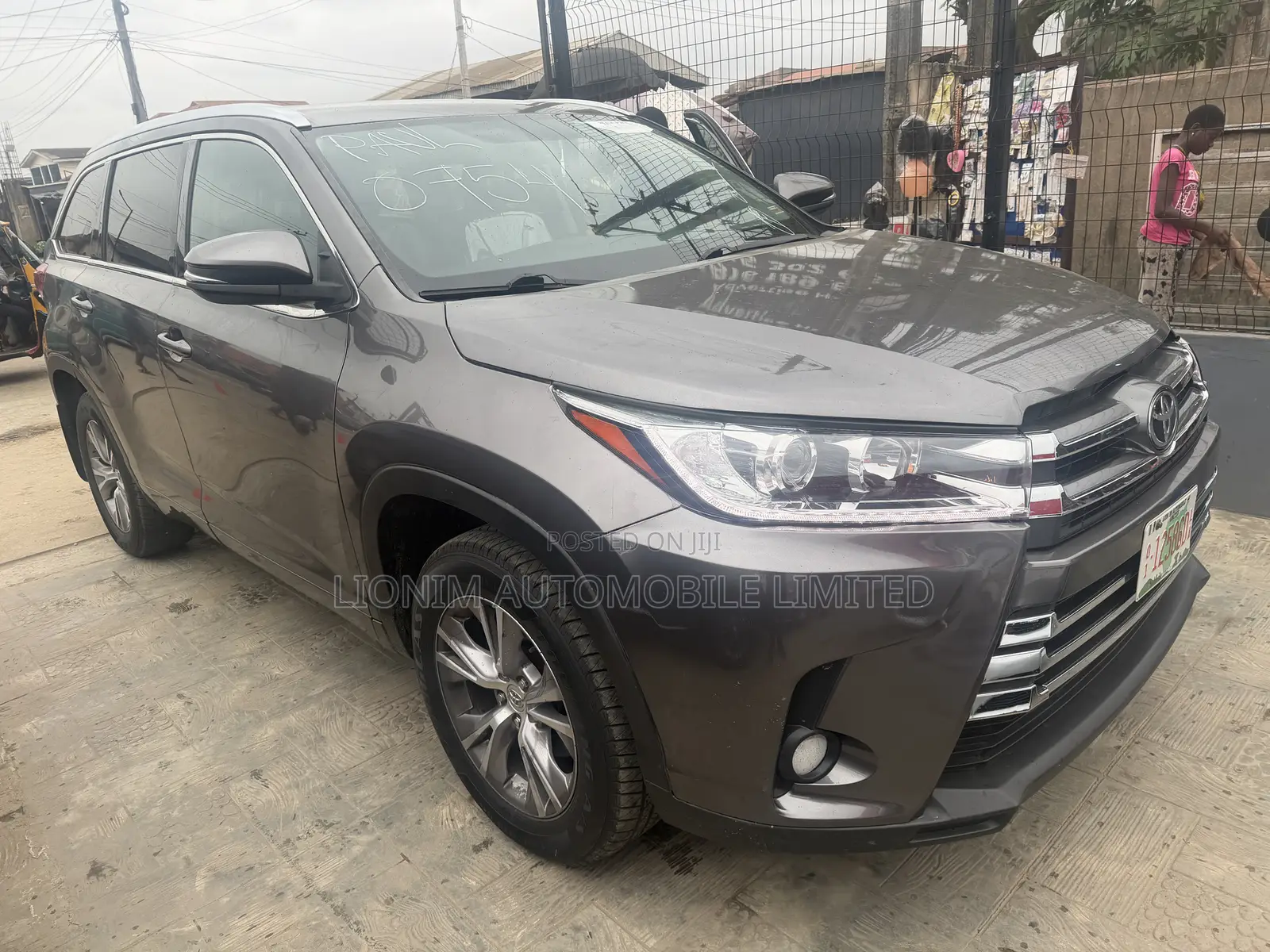 Toyota Highlander XLE 4dr SUV AWD (3.5L 6cyl 6A) 2015 Gray