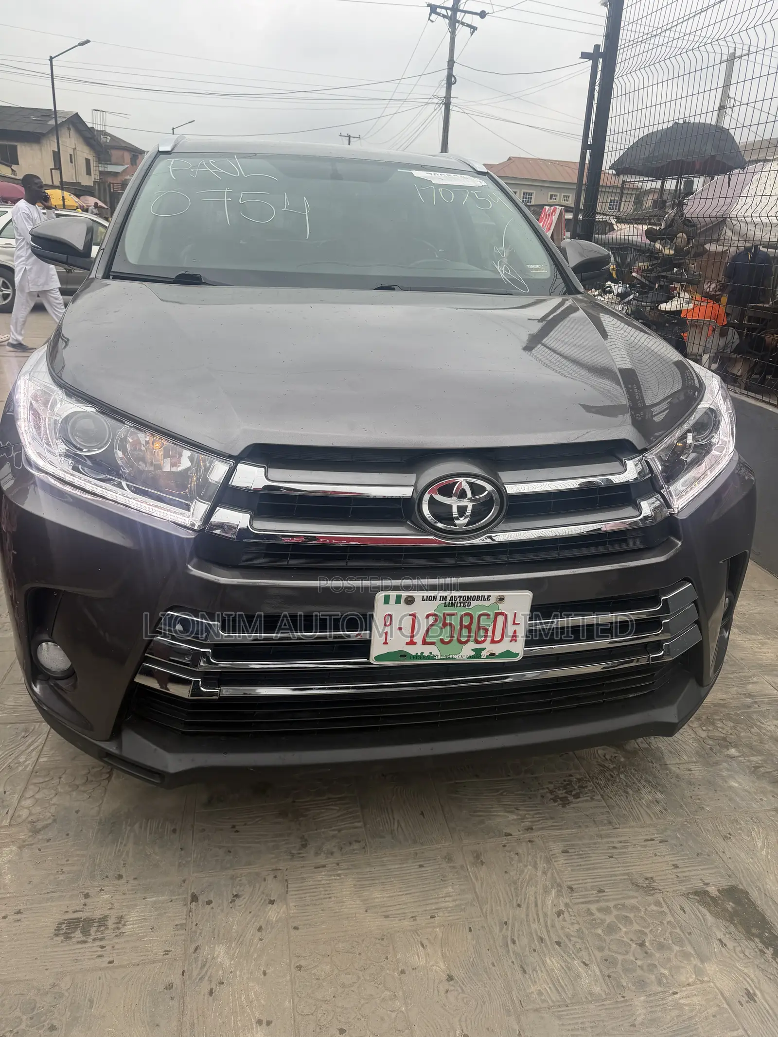 Toyota Highlander XLE 4dr SUV AWD (3.5L 6cyl 6A) 2015 Gray