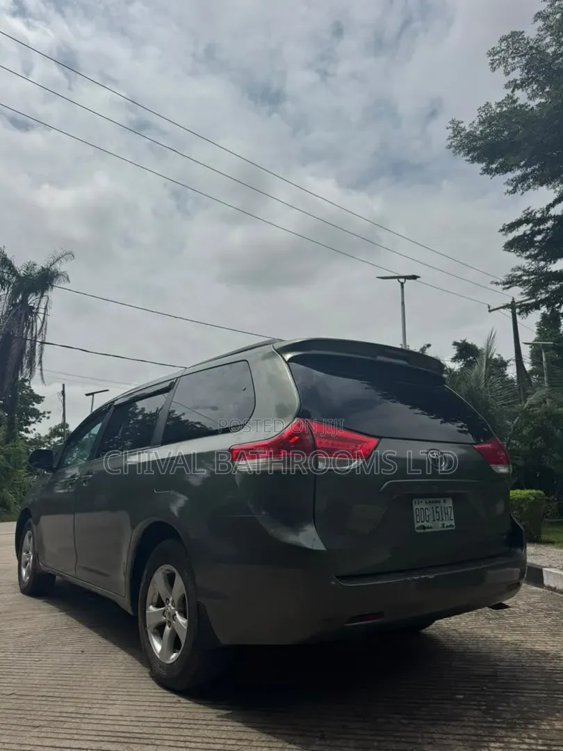 Toyota Sienna 2012 Green