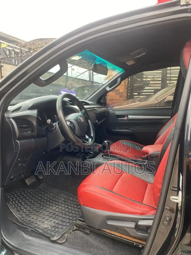 Toyota Hilux 2023 Black