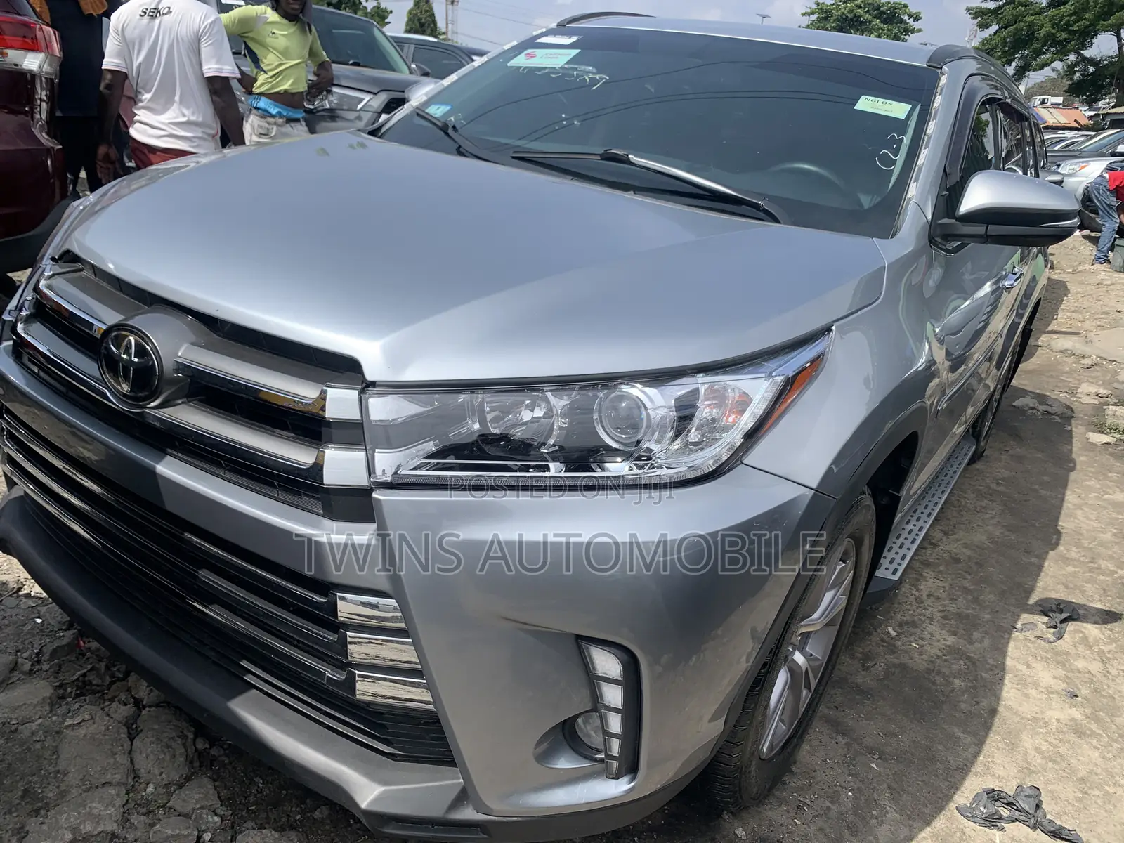 Toyota Highlander XLE 4dr SUV AWD (3.5L 6cyl 6A) 2015 Silver