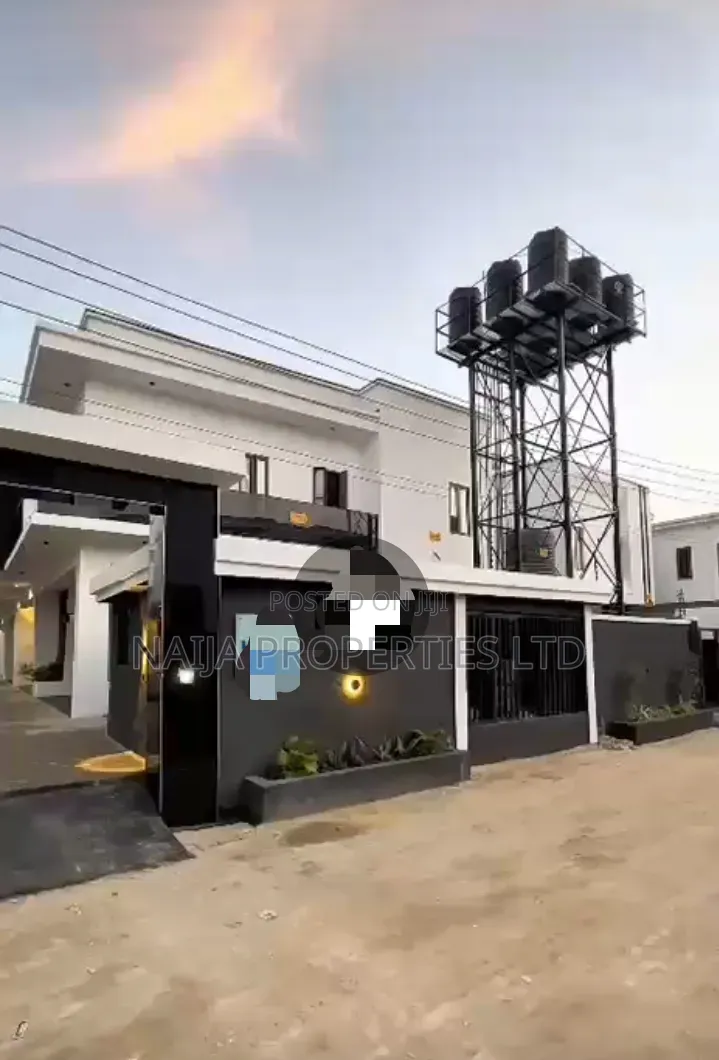 3bdrm Townhouse / Terrace in Ikota for rent