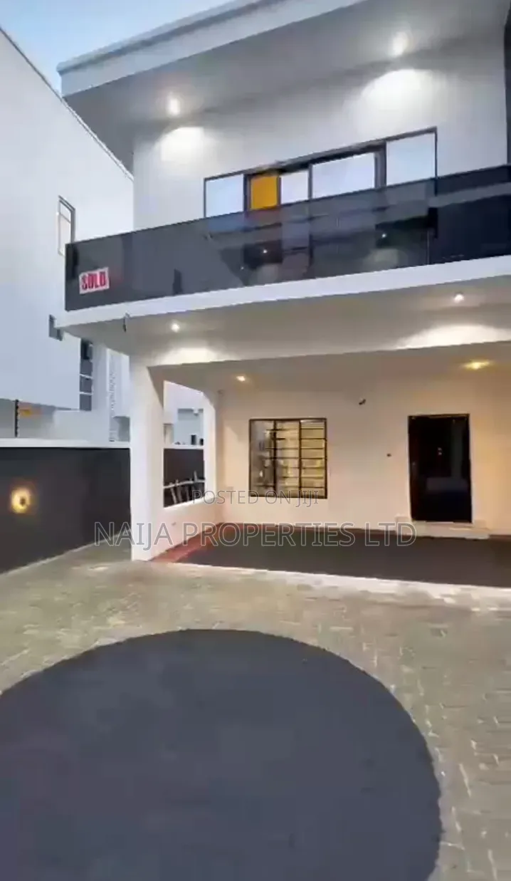 3bdrm Townhouse / Terrace in Ikota for rent