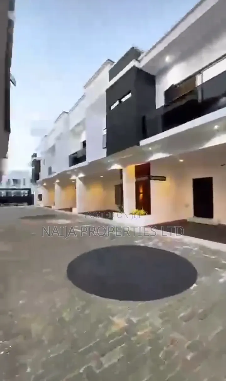 3bdrm Townhouse / Terrace in Ikota for rent