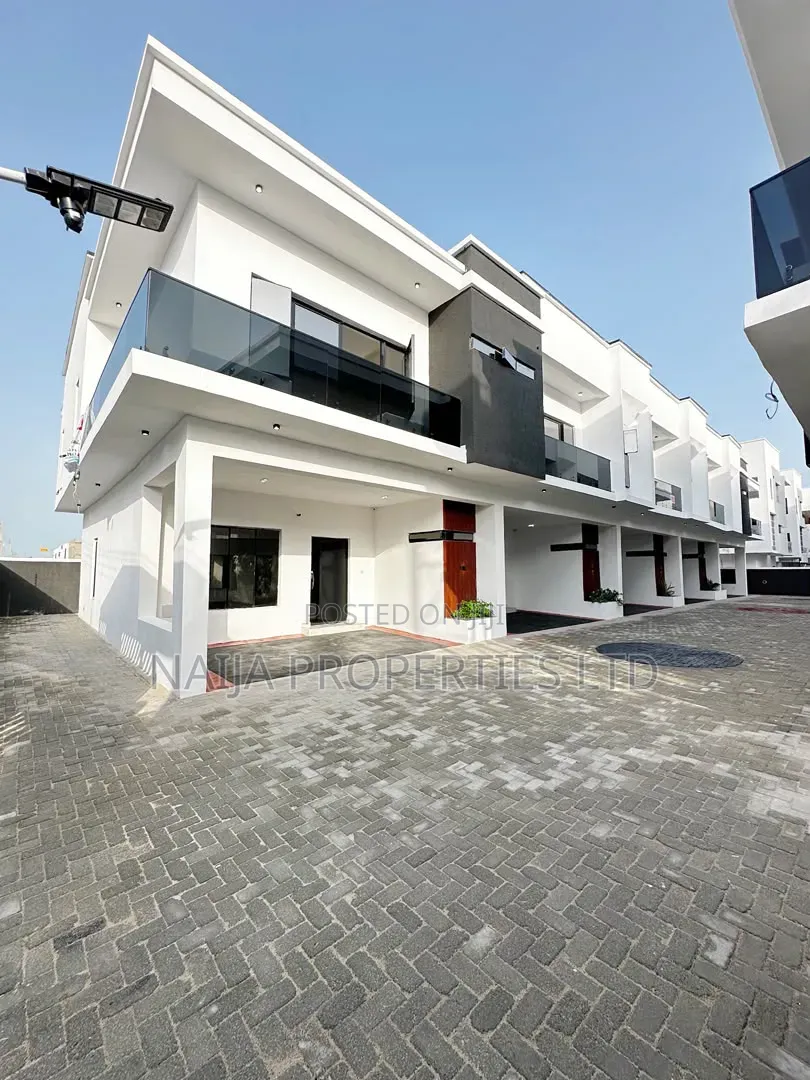 3bdrm Townhouse / Terrace in Ikota for rent