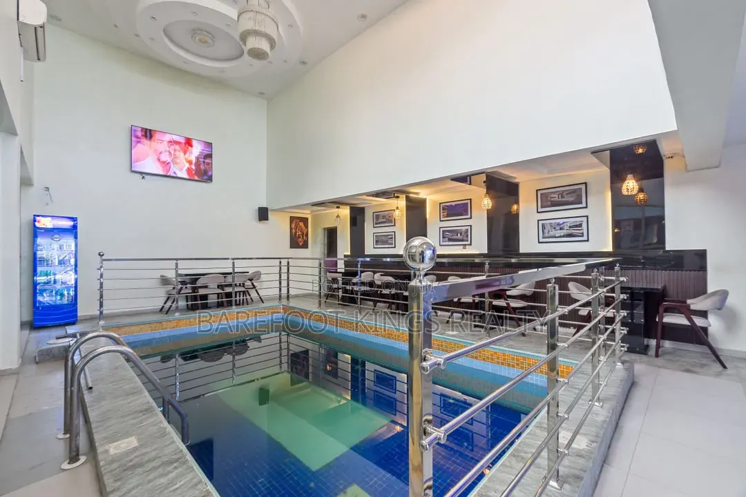 Luxurious 1Bedroom With Pool and PS5