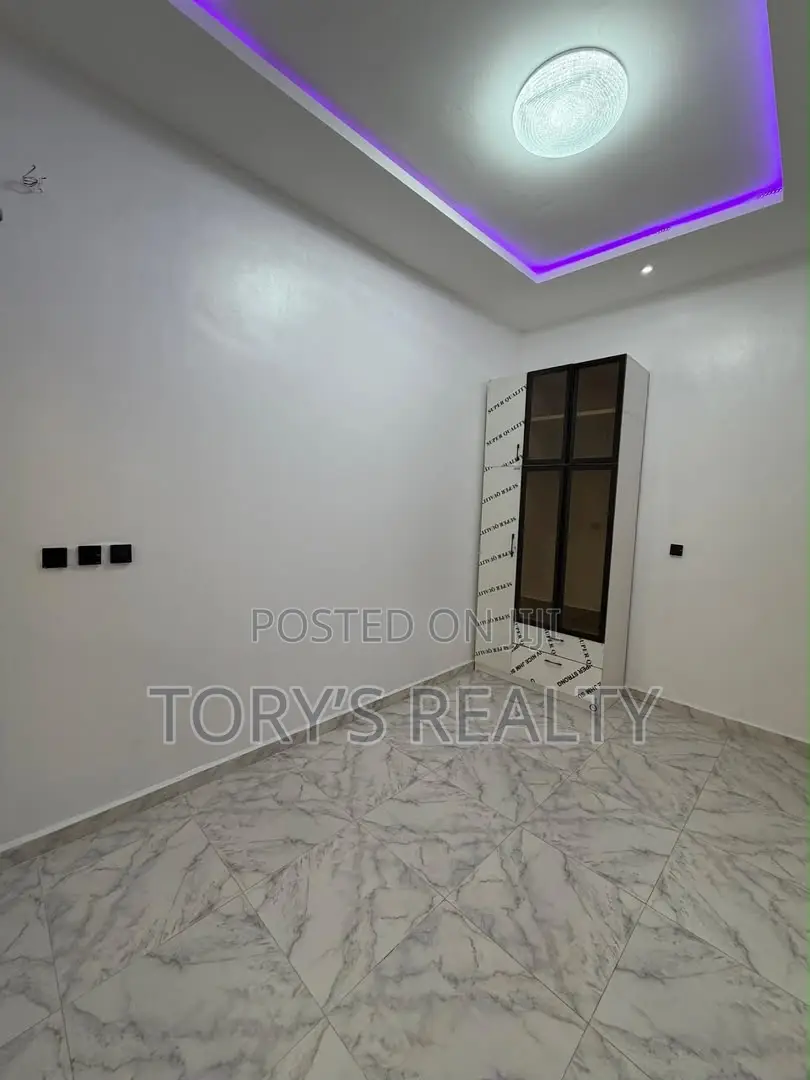 4bdrm Duplex in Lekki Phase 2 for sale