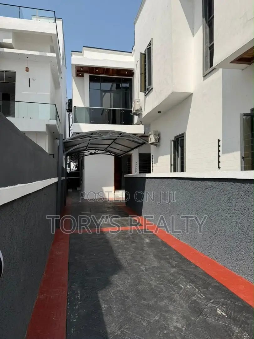 4bdrm Duplex in Lekki Phase 2 for sale