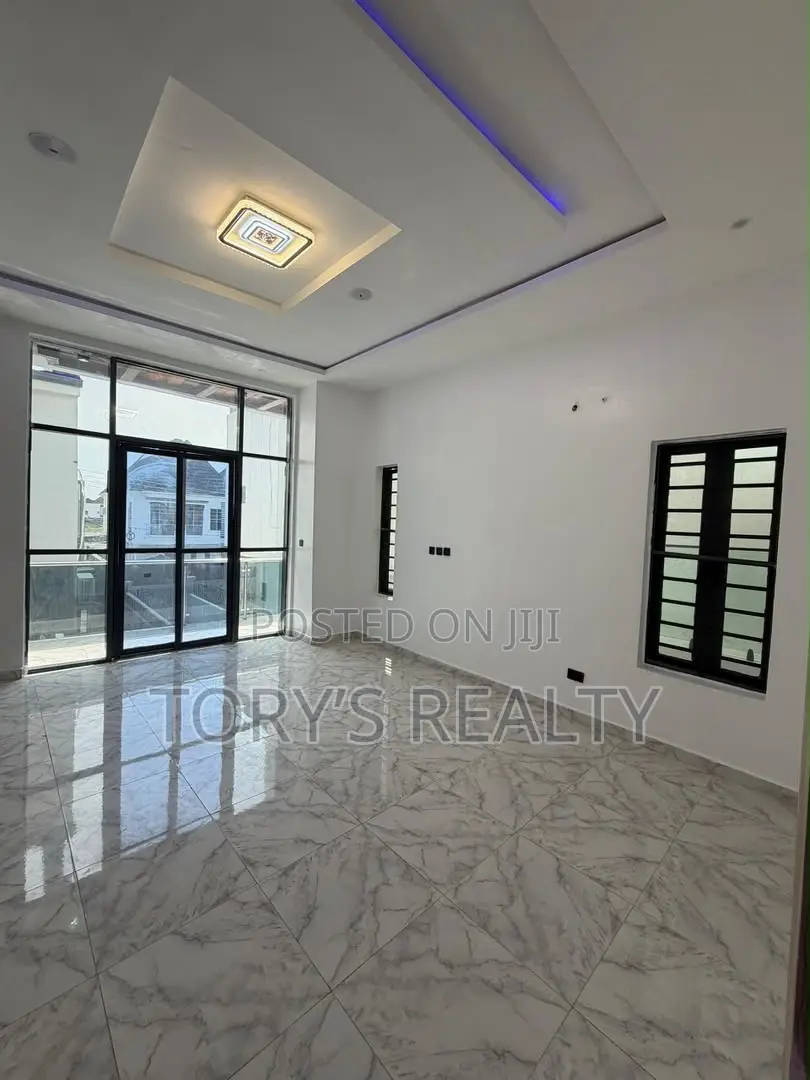 4bdrm Duplex in Lekki Phase 2 for sale