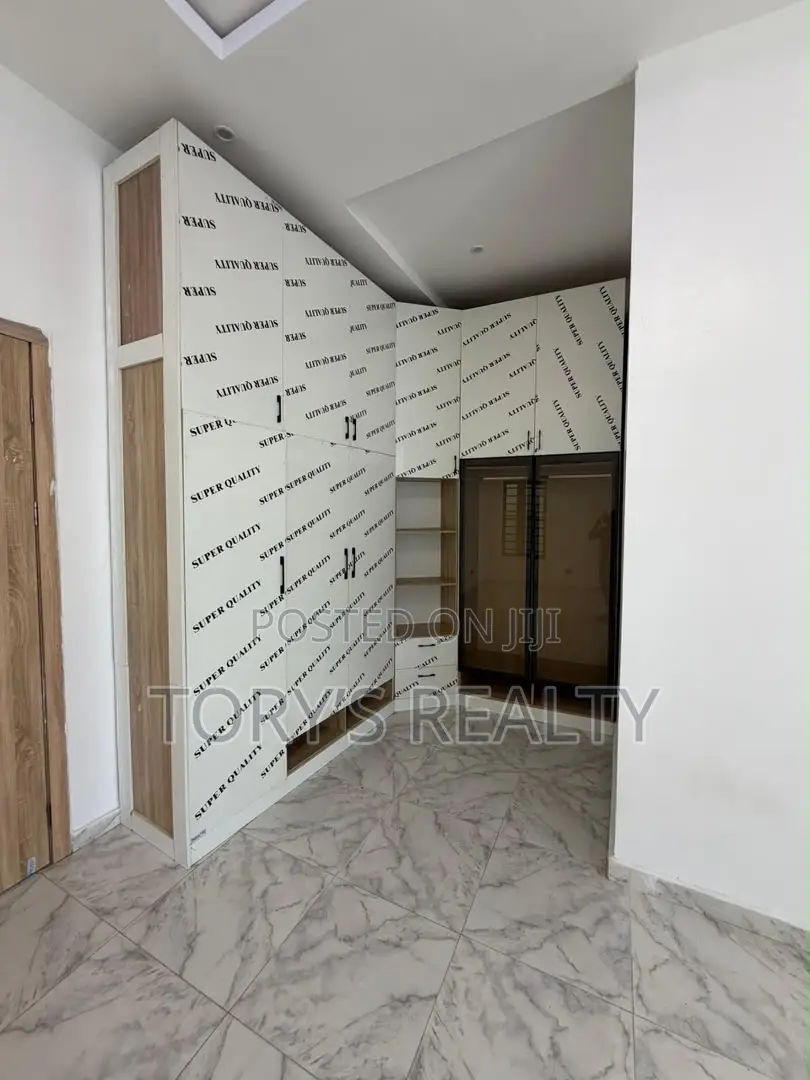 4bdrm Duplex in Lekki Phase 2 for sale