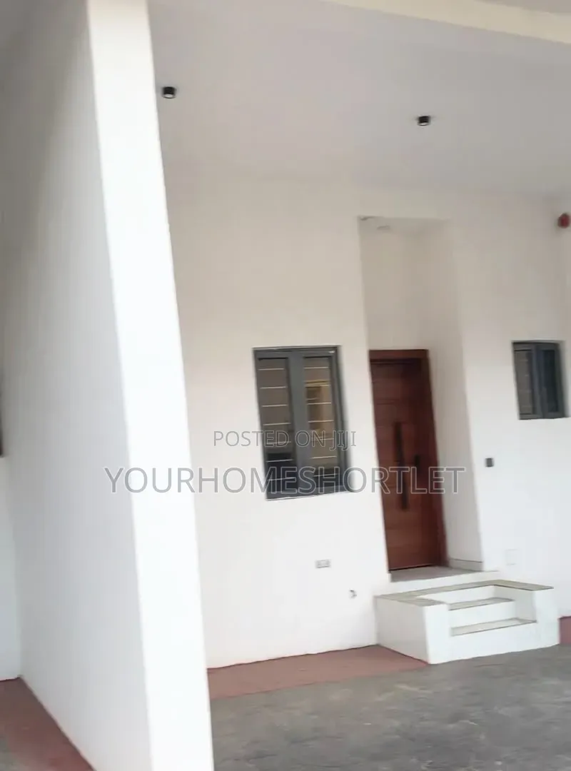 4 Bedroom Terrace With Private Car Park and Bq