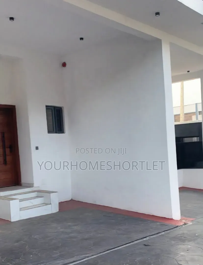 4 Bedroom Terrace With Private Car Park and Bq