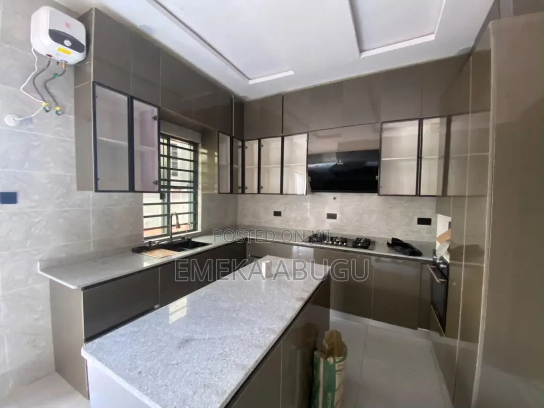 Furnished 4bdrm Duplex in Agodi for rent