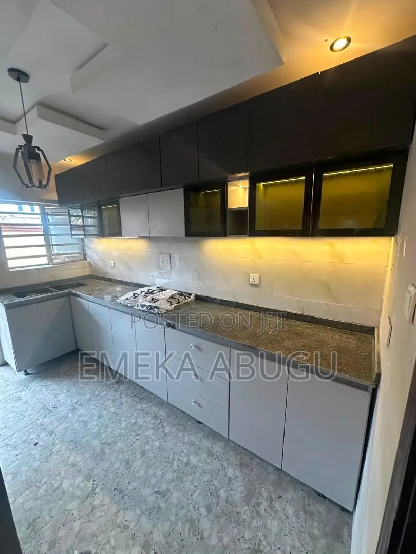 3bdrm Block of Flats in Okebadan Estate, Akobo for rent