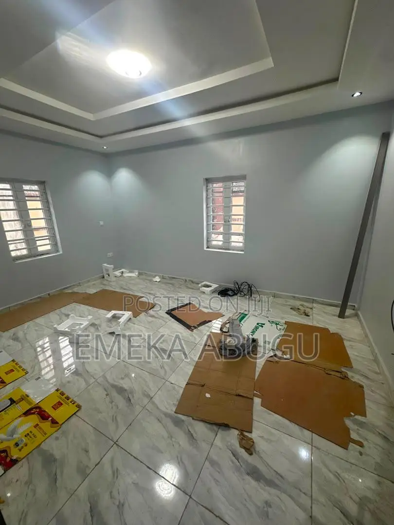 3bdrm Block of Flats in Okebadan Estate, Akobo for rent
