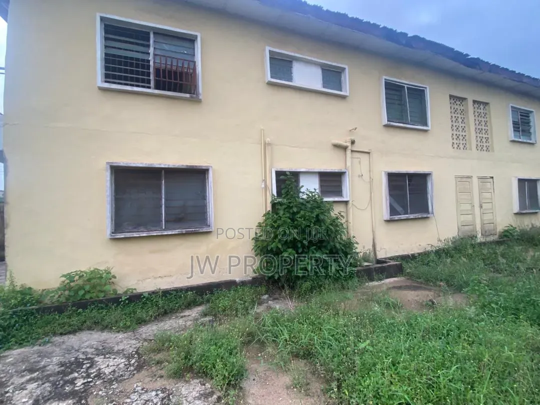 12bdrm Block of Flats in Adeyemi, Abeokuta South for sale