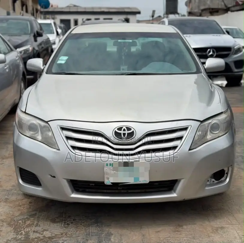 Toyota Camry LE 4dr Sedan (2.5L 4cyl 6A) 2011 Silver