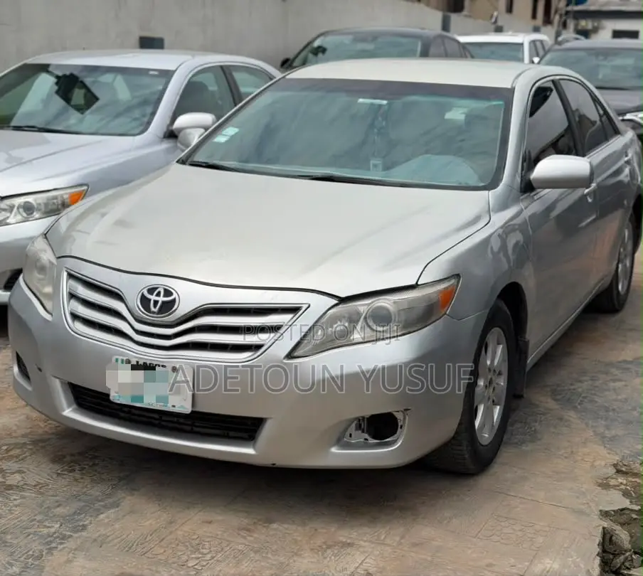 Toyota Camry LE 4dr Sedan (2.5L 4cyl 6A) 2011 Silver