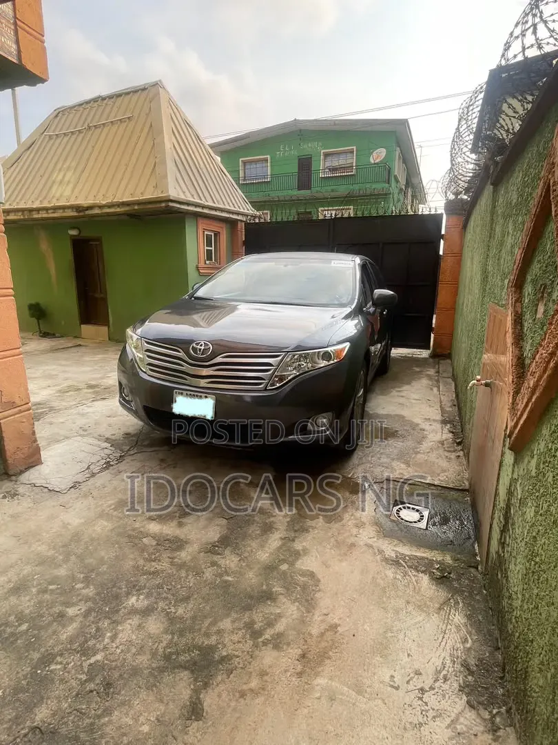 Toyota Venza V6 AWD 2010 Gray