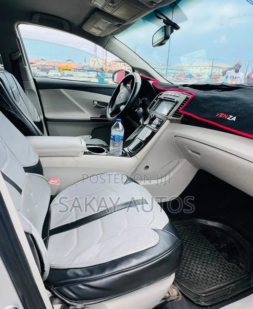 Toyota Venza 2012 Silver