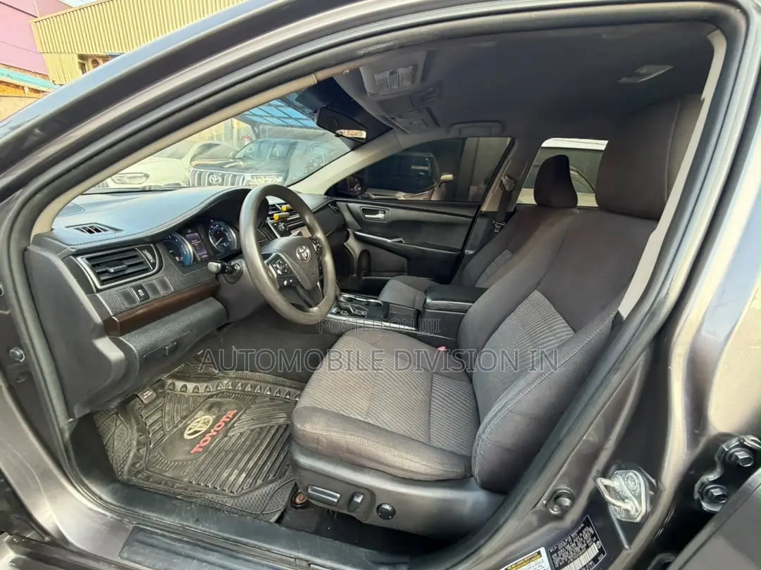 Toyota Camry LE 4dr Sedan (2.5L 4cyl 6A) 2015 Gold
