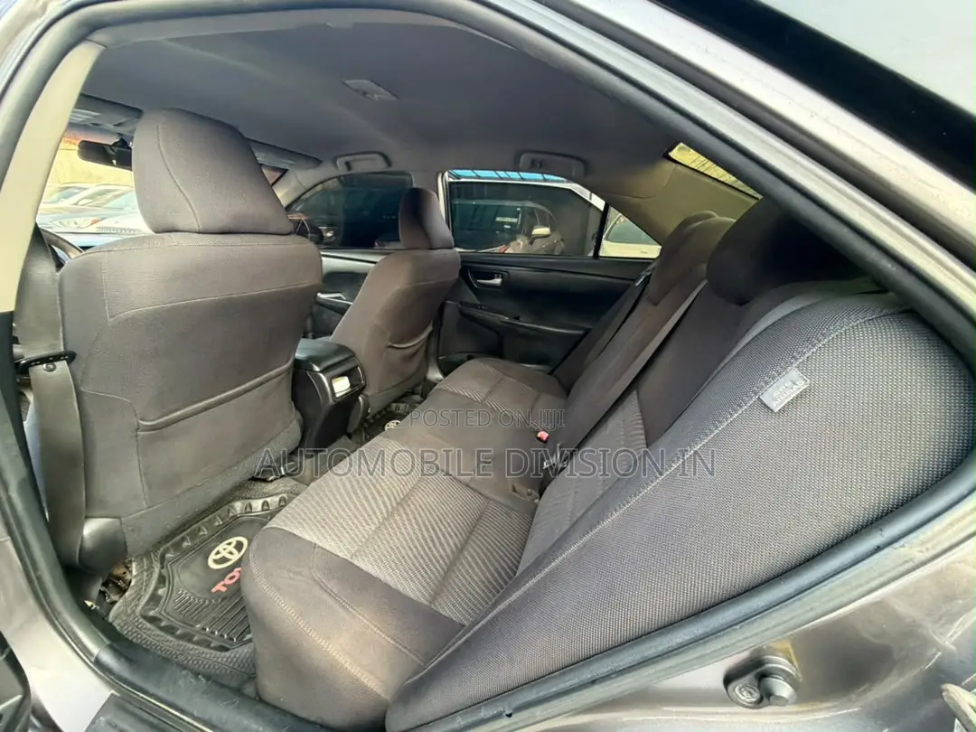 Toyota Camry LE 4dr Sedan (2.5L 4cyl 6A) 2015 Gold