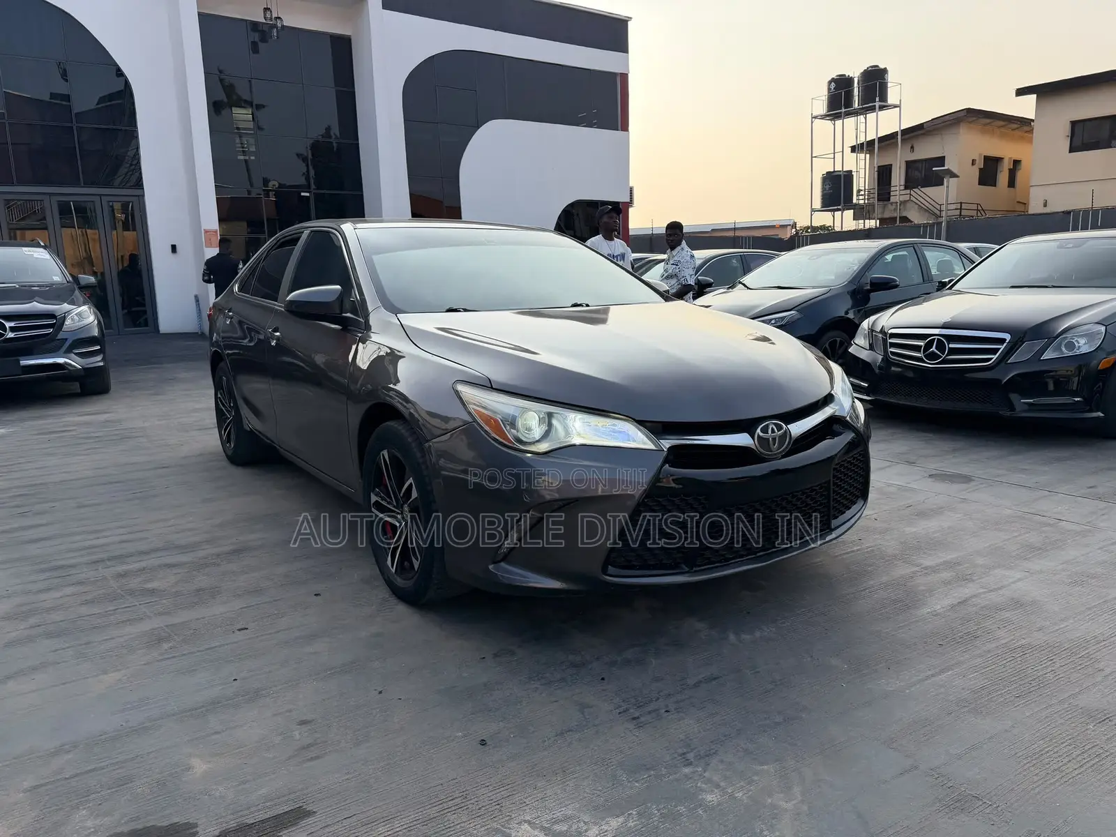 Toyota Camry LE 4dr Sedan (2.5L 4cyl 6A) 2015 Gold