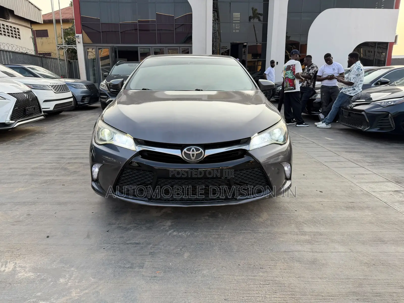 Toyota Camry LE 4dr Sedan (2.5L 4cyl 6A) 2015 Gold