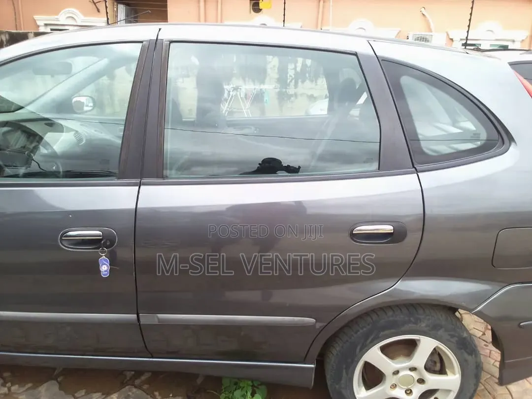 Nissan Almera Tino 2002 Gray