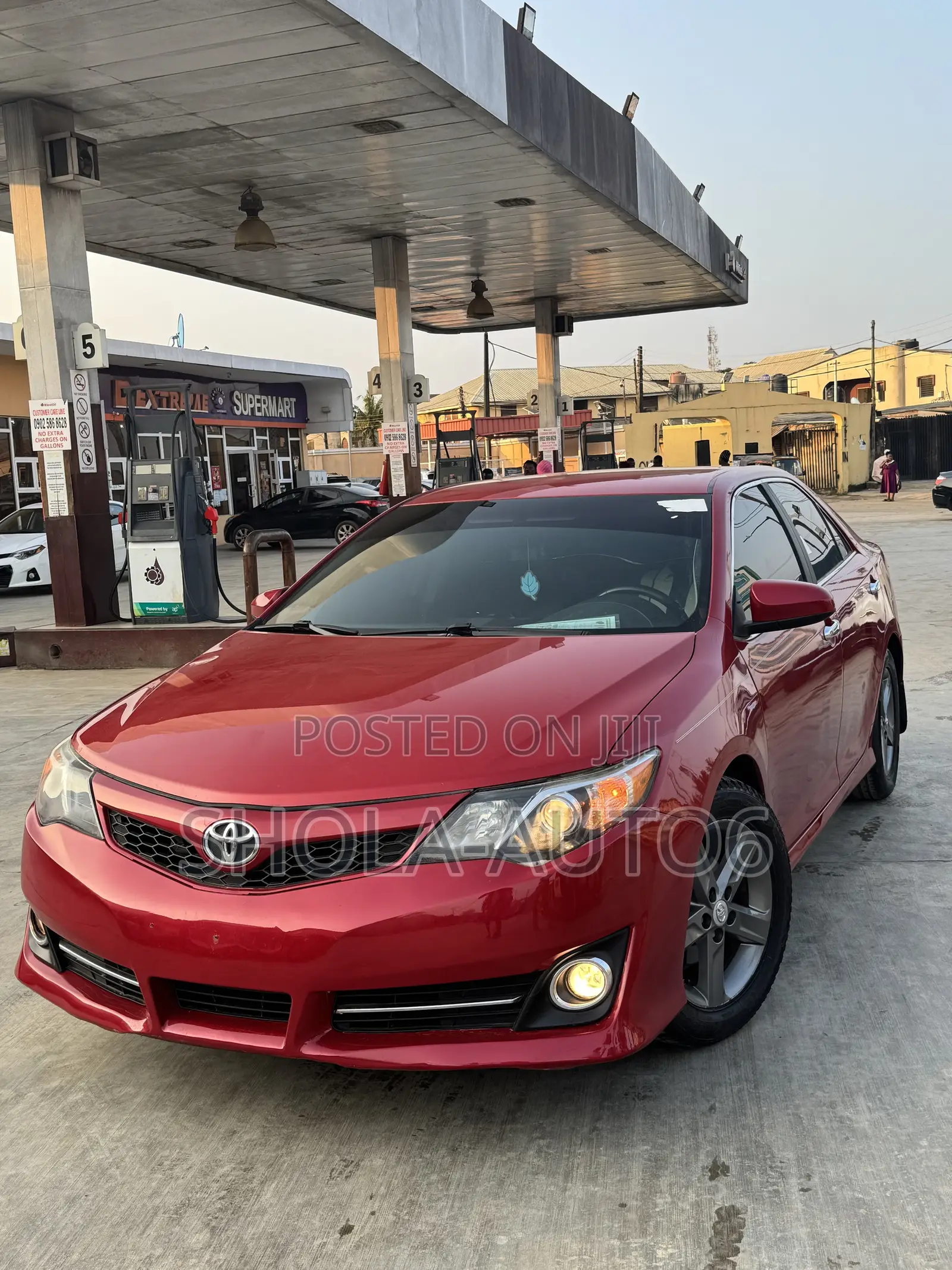 Toyota Camry SE 4dr Sedan (2.5L 4cyl 6A) 2013 Red