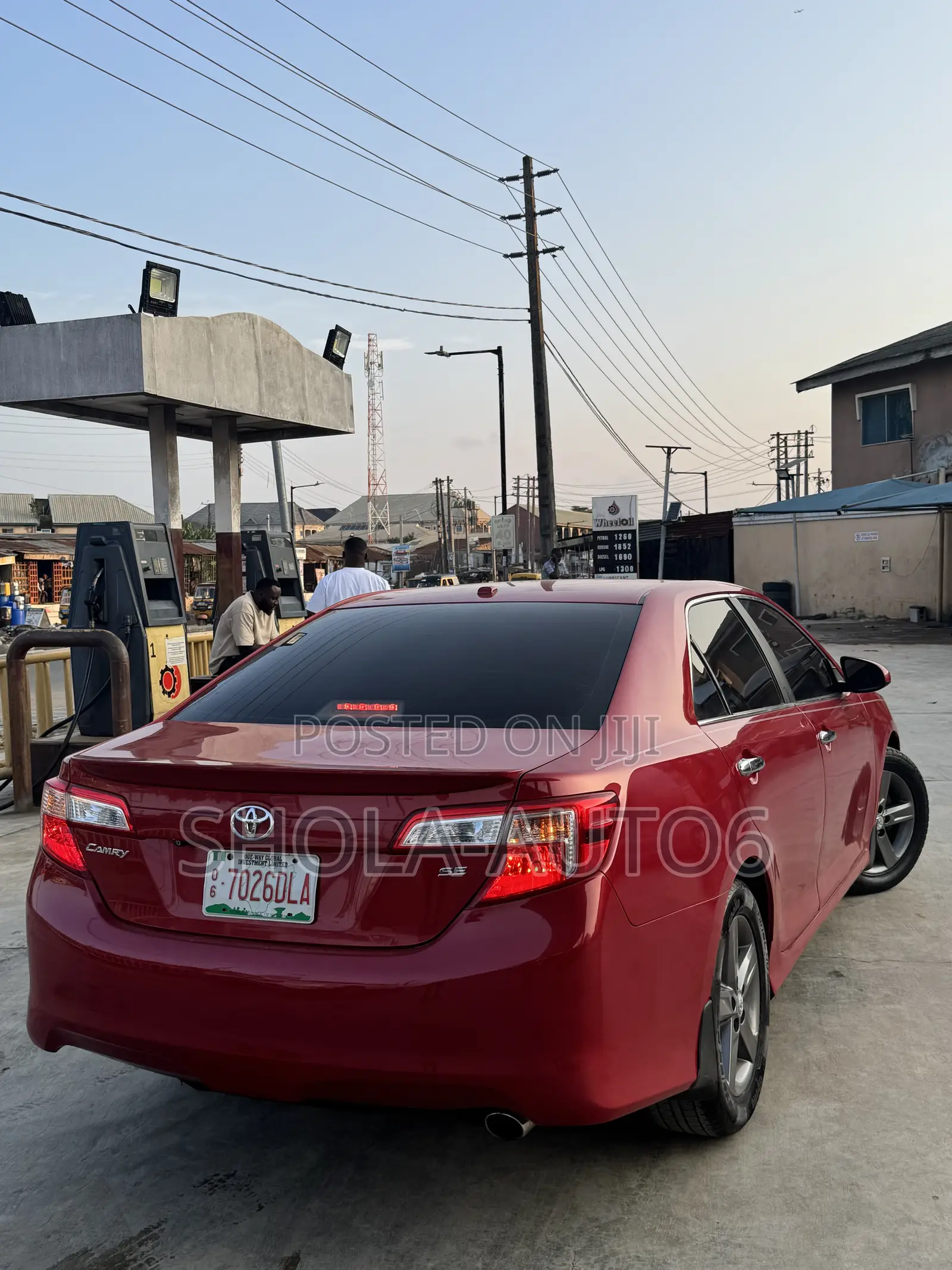 Toyota Camry SE 4dr Sedan (2.5L 4cyl 6A) 2013 Red