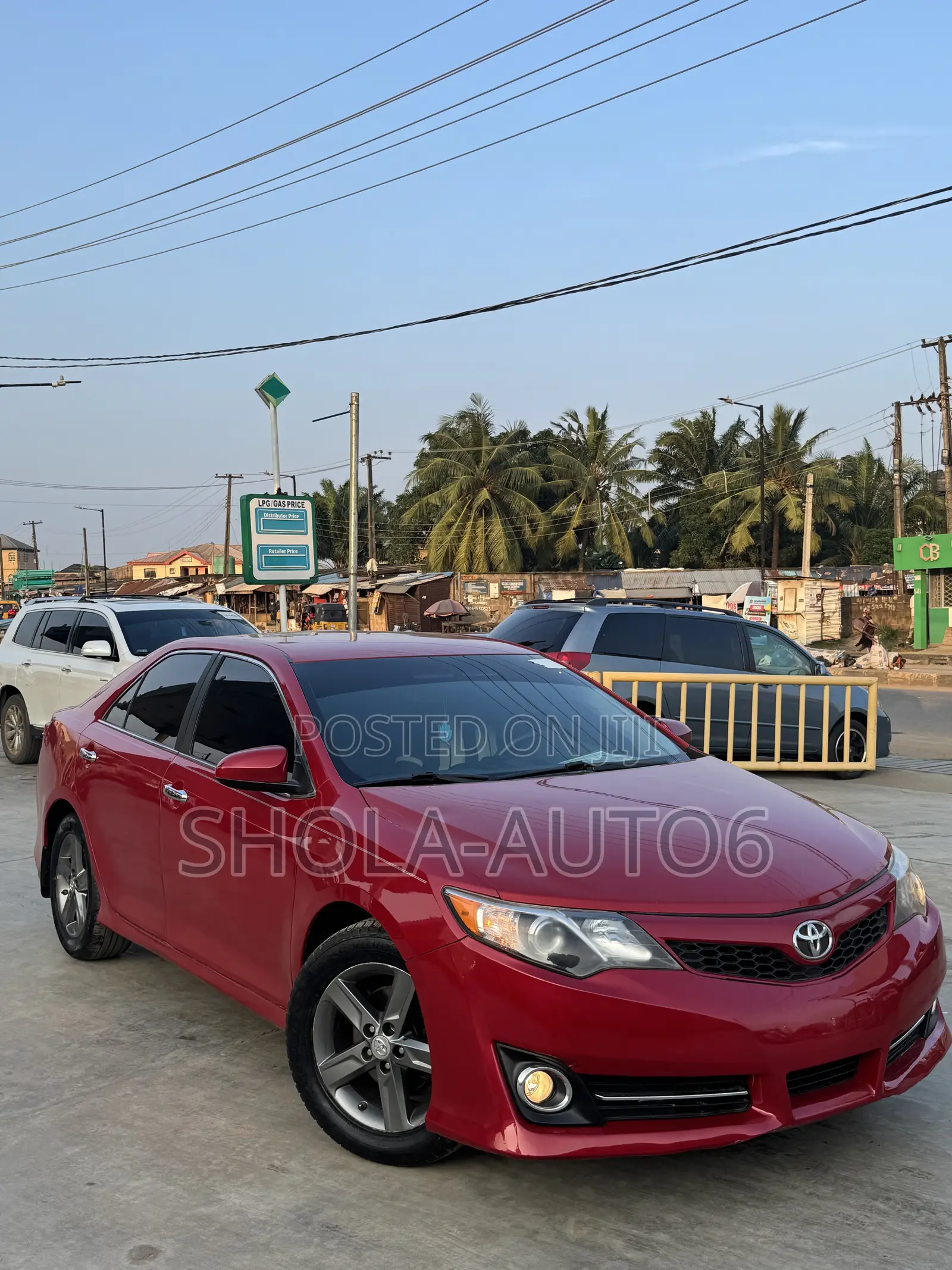 Toyota Camry SE 4dr Sedan (2.5L 4cyl 6A) 2013 Red