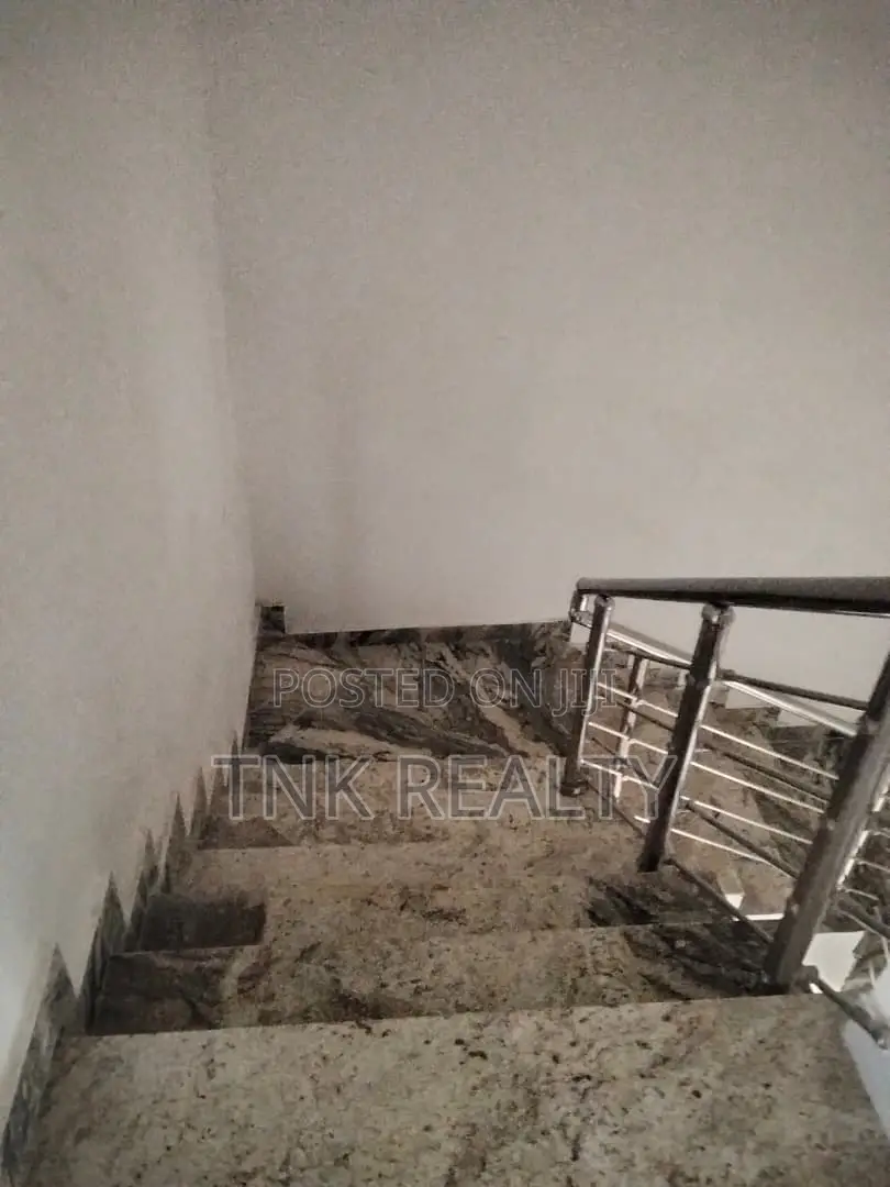 Furnished 4bdrm Townhouse / Terrace in Mabushi for rent