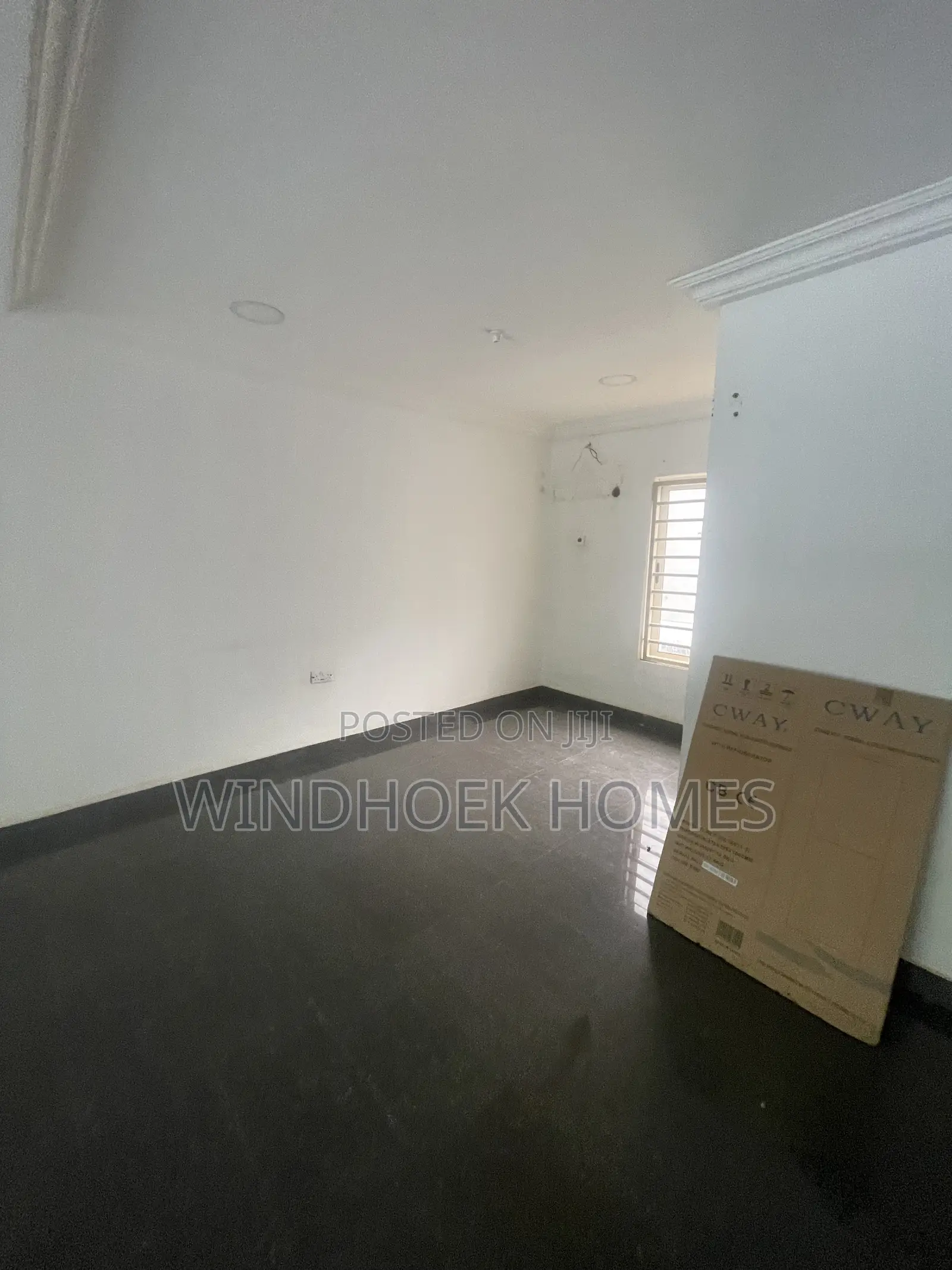 Office Space Measuring About 40sqms on the 1st Floor en-Suite