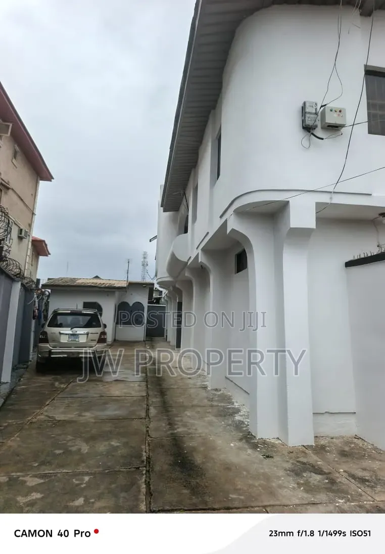 12bdrm Block of Flats in Abaranje for sale